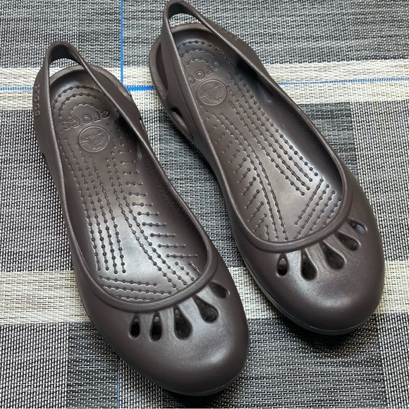 Crocs Womens Slip-On Round Toe Ballet Flats Shoes 10127 Closed Toe 9 Brown EUC - Picture 2 of 16